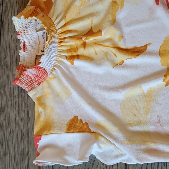 New York and Company Top - Picture 3 of 9